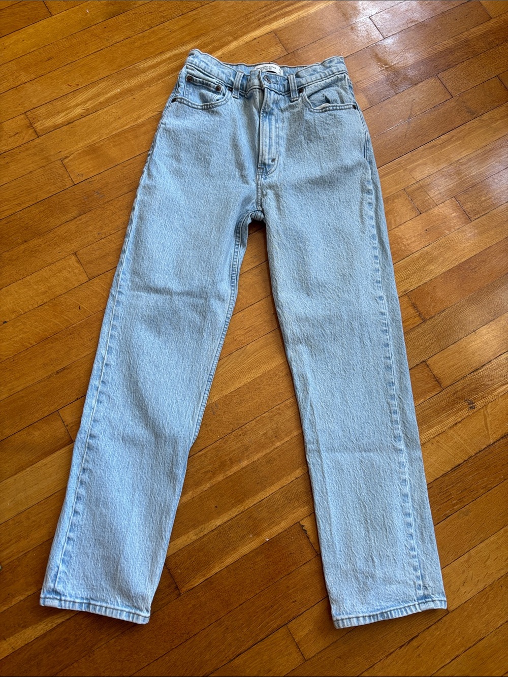 Abercrombie & Fitch Light Wash women’s Straight Jeans the 90’s straight ultra h